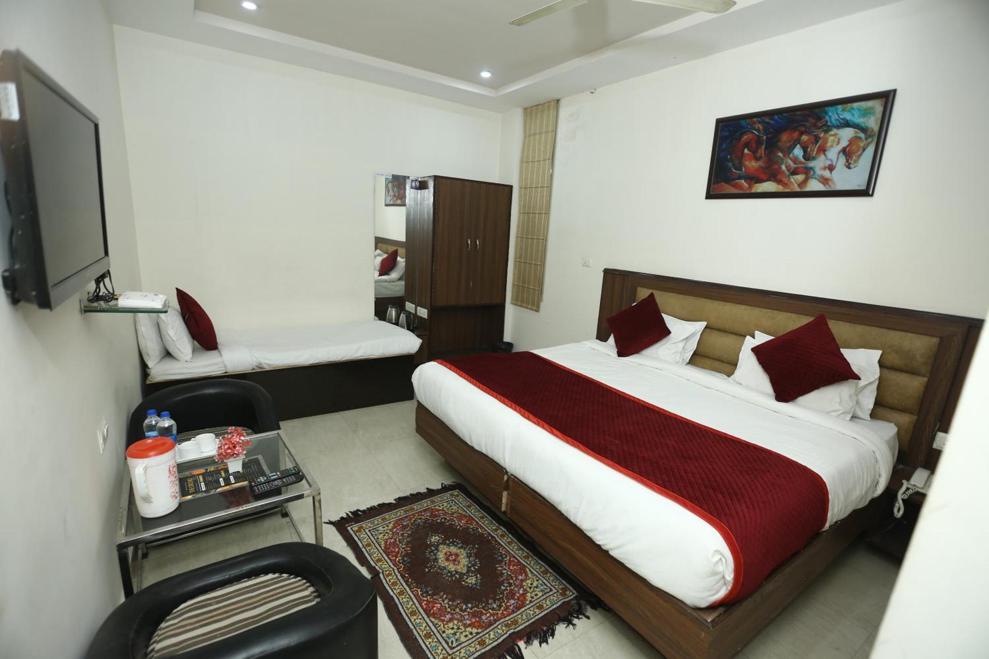 24 Hotel & Resort Agra  Eksteriør bilde